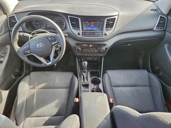 KM8J3CA42HU314120 2017 HYUNDAI TUCSON - Image 8
