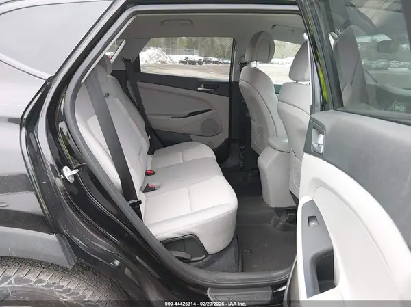 KM8J3CA42HU316823 2017 HYUNDAI TUCSON - Image 8