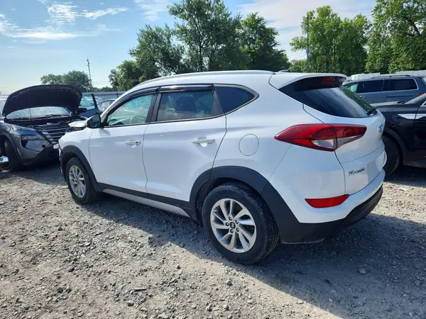 KM8J3CA42HU324615 2017 HYUNDAI TUCSON - Image 2