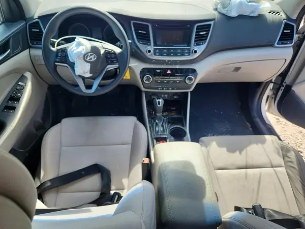KM8J3CA42HU324615 2017 HYUNDAI TUCSON - Image 8