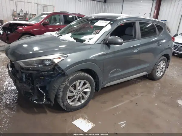 KM8J3CA42HU385205 2017 HYUNDAI TUCSON - Image 2