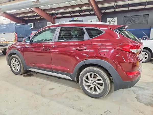KM8J3CA42HU385916 2017 HYUNDAI TUCSON - Image 2