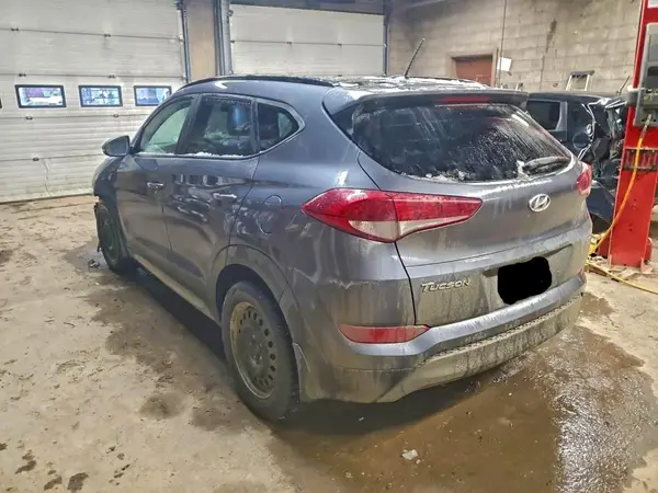 KM8J3CA42HU389772 2017 HYUNDAI TUCSON - Image 2