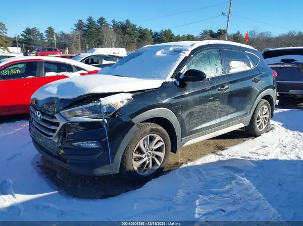 KM8J3CA42HU394454 2017 HYUNDAI TUCSON - Image 2