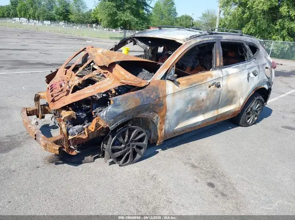 KM8J3CA42HU398357 2017 HYUNDAI TUCSON - Image 2