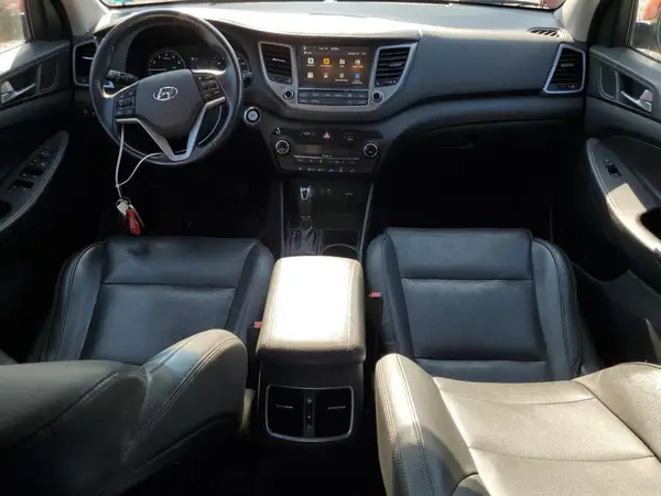 KM8J3CA42HU414105 2017 HYUNDAI TUCSON - Image 8