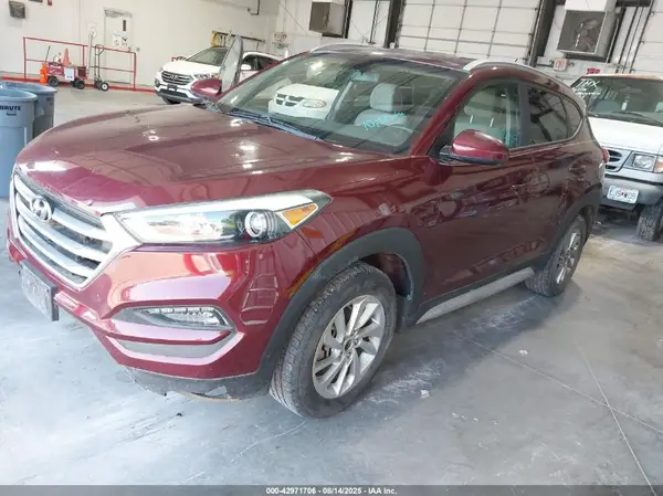 KM8J3CA42HU414315 2017 HYUNDAI TUCSON - Image 2