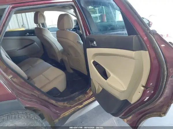 KM8J3CA42HU414315 2017 HYUNDAI TUCSON - Image 8