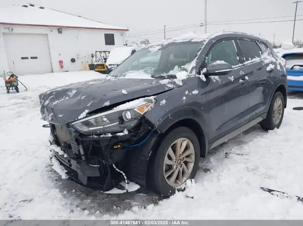 KM8J3CA42HU421734 2017 HYUNDAI TUCSON - Image 2
