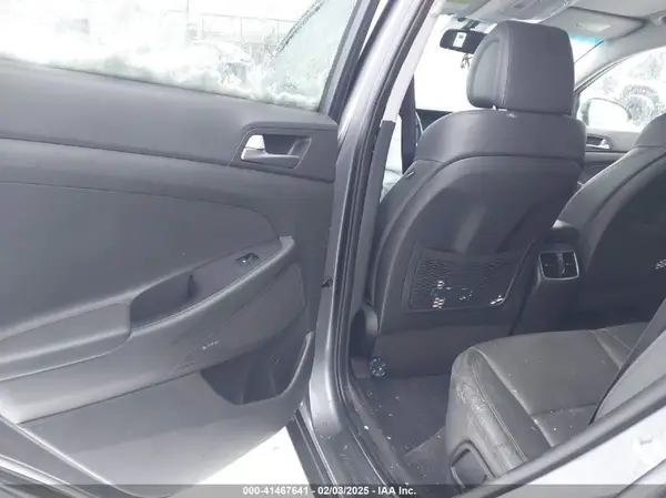 KM8J3CA42HU421734 2017 HYUNDAI TUCSON - Image 8
