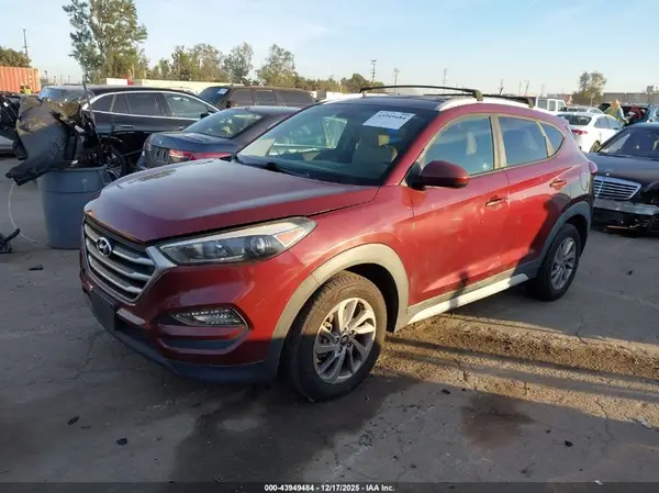 KM8J3CA42HU422625 2017 HYUNDAI TUCSON - Image 2