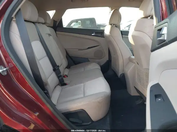 KM8J3CA42HU422625 2017 HYUNDAI TUCSON - Image 8