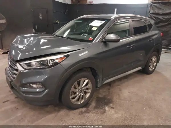 KM8J3CA42HU425184 2017 HYUNDAI TUCSON - Image 2