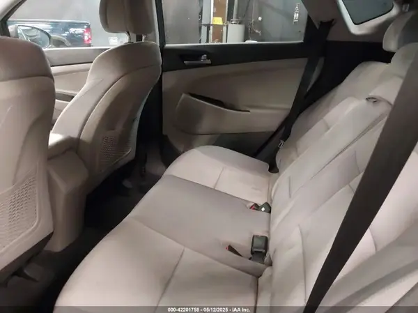 KM8J3CA42HU425184 2017 HYUNDAI TUCSON - Image 8