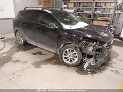 KM8J3CA42HU471162 2017 HYUNDAI TUCSON