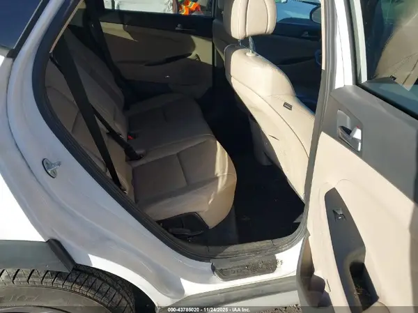 KM8J3CA42HU474398 2017 HYUNDAI TUCSON - Image 8