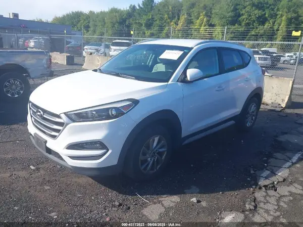 KM8J3CA42HU479312 2017 HYUNDAI TUCSON - Image 2