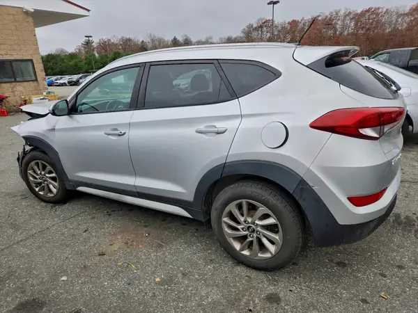 KM8J3CA42HU479567 2017 HYUNDAI TUCSON - Image 2