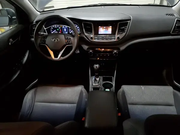 KM8J3CA42HU481755 2017 HYUNDAI TUCSON - Image 8