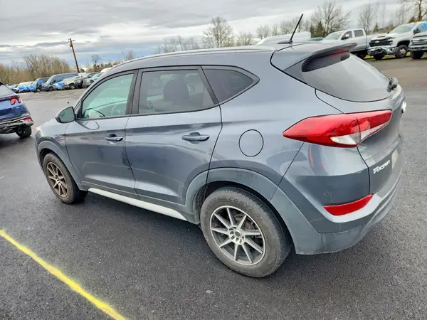 KM8J3CA42HU495106 2017 HYUNDAI TUCSON - Image 2