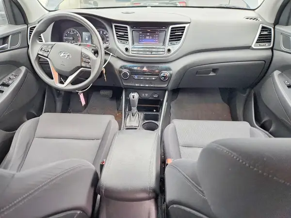 KM8J3CA42HU495106 2017 HYUNDAI TUCSON - Image 8