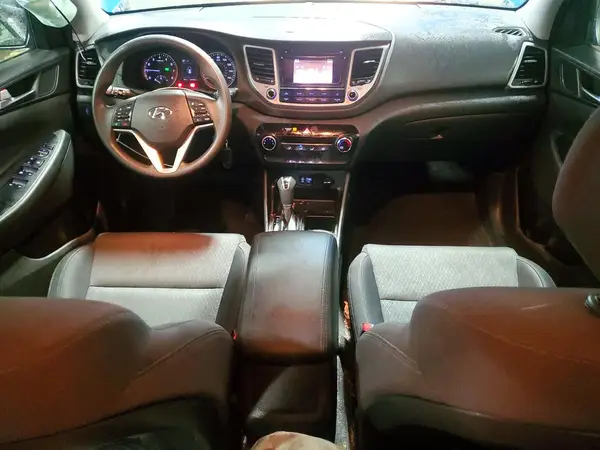 KM8J3CA42HU498426 2017 HYUNDAI TUCSON - Image 8