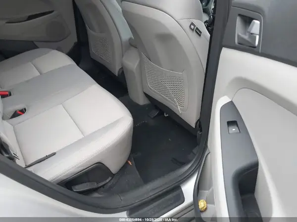 KM8J3CA42HU522272 2017 HYUNDAI TUCSON - Image 8