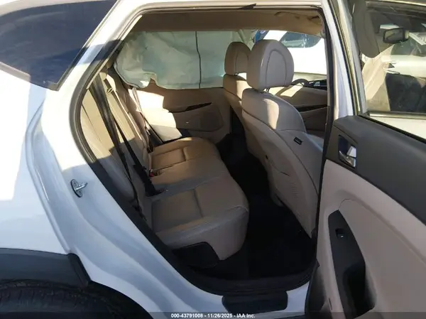 KM8J3CA42HU529190 2017 HYUNDAI TUCSON - Image 8