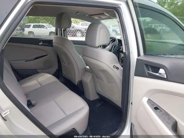 KM8J3CA42HU534406 2017 HYUNDAI TUCSON - Image 8