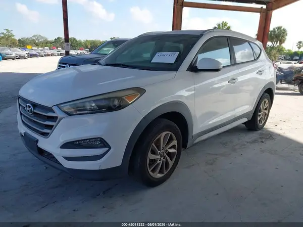 KM8J3CA42HU556616 2017 HYUNDAI TUCSON - Image 2