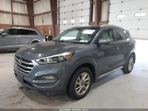 KM8J3CA42HU583525 2017 HYUNDAI TUCSON - Image 2