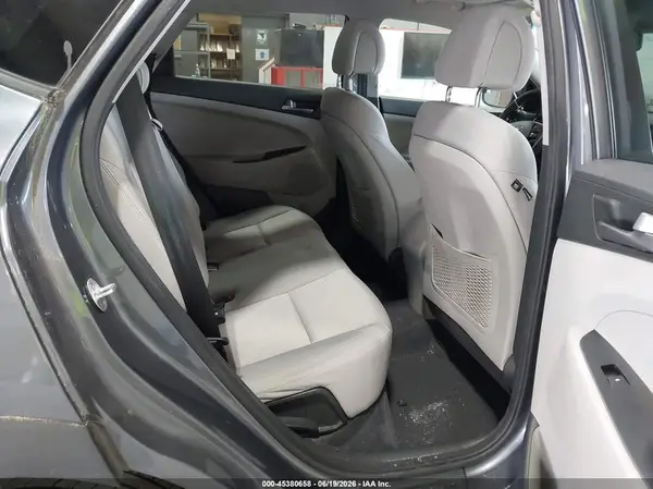 KM8J3CA42HU583525 2017 HYUNDAI TUCSON - Image 8