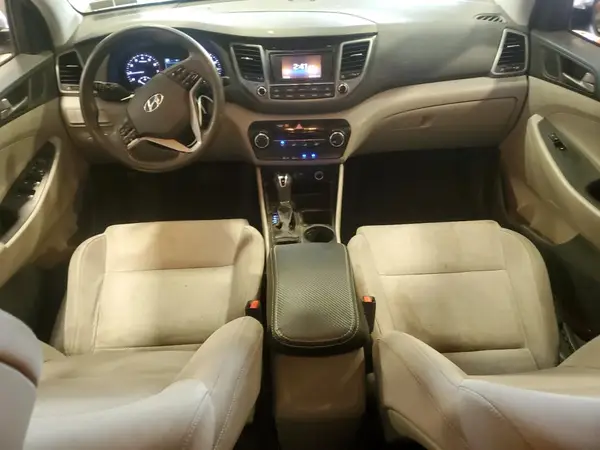 KM8J3CA42HU585128 2017 HYUNDAI TUCSON - Image 8