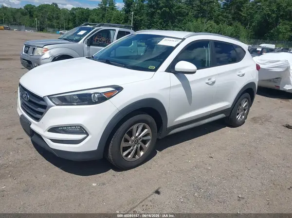 KM8J3CA42HU586182 2017 HYUNDAI TUCSON - Image 2