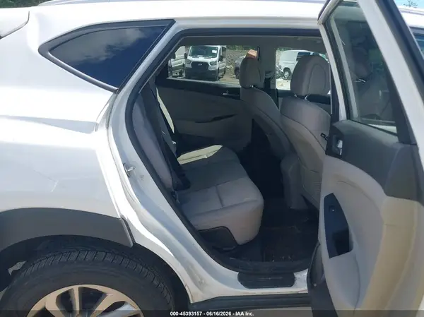 KM8J3CA42HU586182 2017 HYUNDAI TUCSON - Image 8
