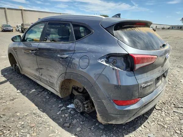 KM8J3CA42JU596880 2018 HYUNDAI TUCSON - Image 2