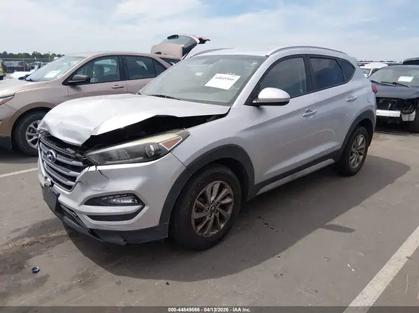 KM8J3CA42JU606632 2018 HYUNDAI TUCSON - Image 2