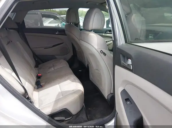 KM8J3CA42JU606632 2018 HYUNDAI TUCSON - Image 8