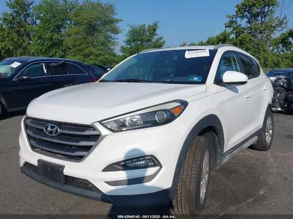 KM8J3CA42JU609451 2018 HYUNDAI TUCSON - Image 2