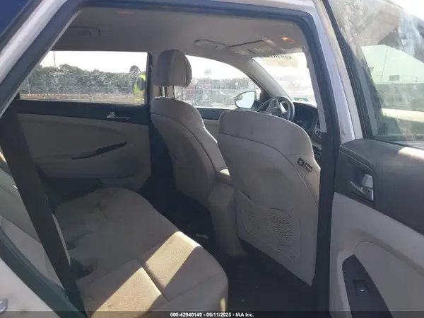 KM8J3CA42JU609451 2018 HYUNDAI TUCSON - Image 8