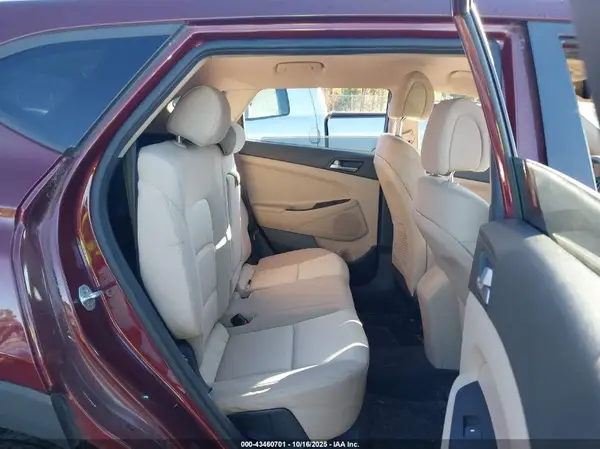 KM8J3CA42JU613855 2018 HYUNDAI TUCSON - Image 8