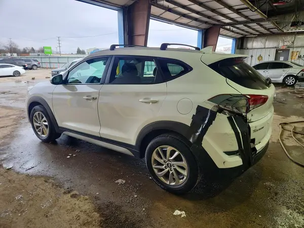 KM8J3CA42JU617954 2018 HYUNDAI TUCSON - Image 2
