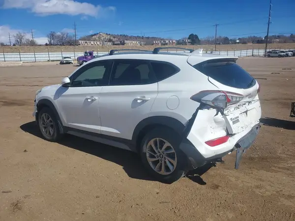 KM8J3CA42JU622653 2018 HYUNDAI TUCSON - Image 2