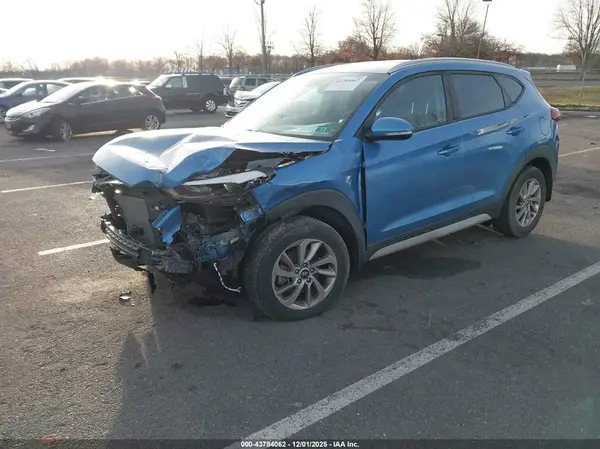 KM8J3CA42JU628680 2018 HYUNDAI TUCSON - Image 2