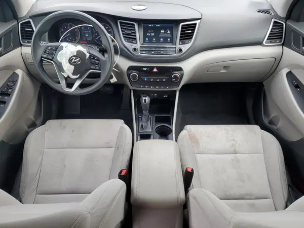 KM8J3CA42JU629585 2018 HYUNDAI TUCSON - Image 8