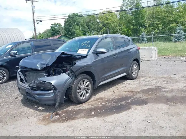 KM8J3CA42JU632115 2018 HYUNDAI TUCSON - Image 2
