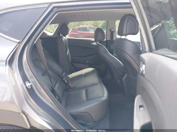 KM8J3CA42JU632115 2018 HYUNDAI TUCSON - Image 8
