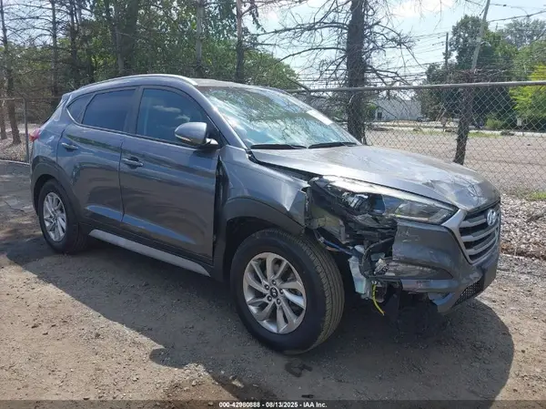KM8J3CA42JU632132 2018 HYUNDAI TUCSON - Image 1