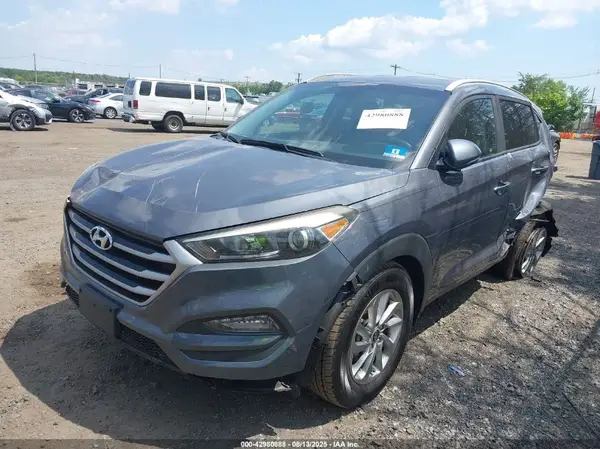 KM8J3CA42JU632132 2018 HYUNDAI TUCSON - Image 2