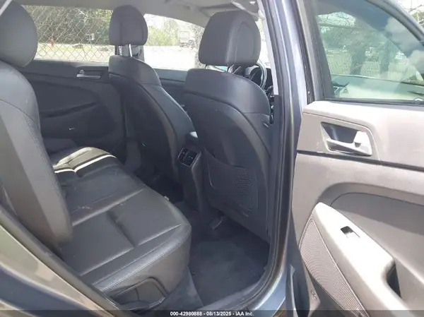 KM8J3CA42JU632132 2018 HYUNDAI TUCSON - Image 8